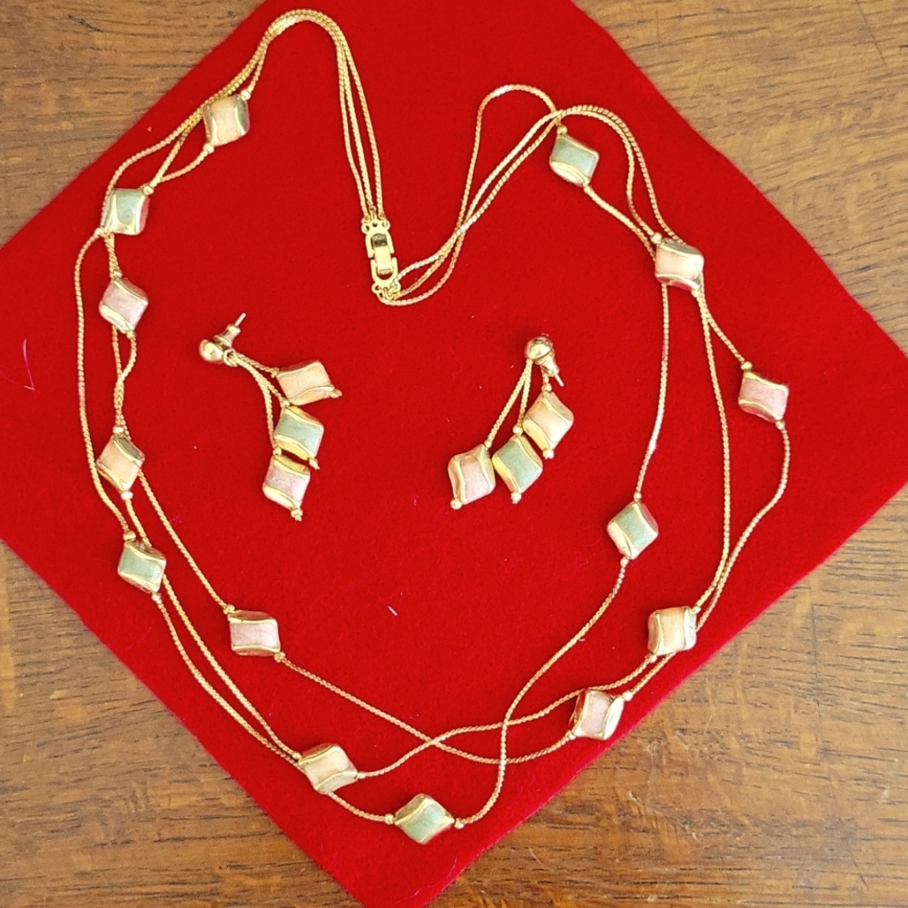 Necklace & earring set